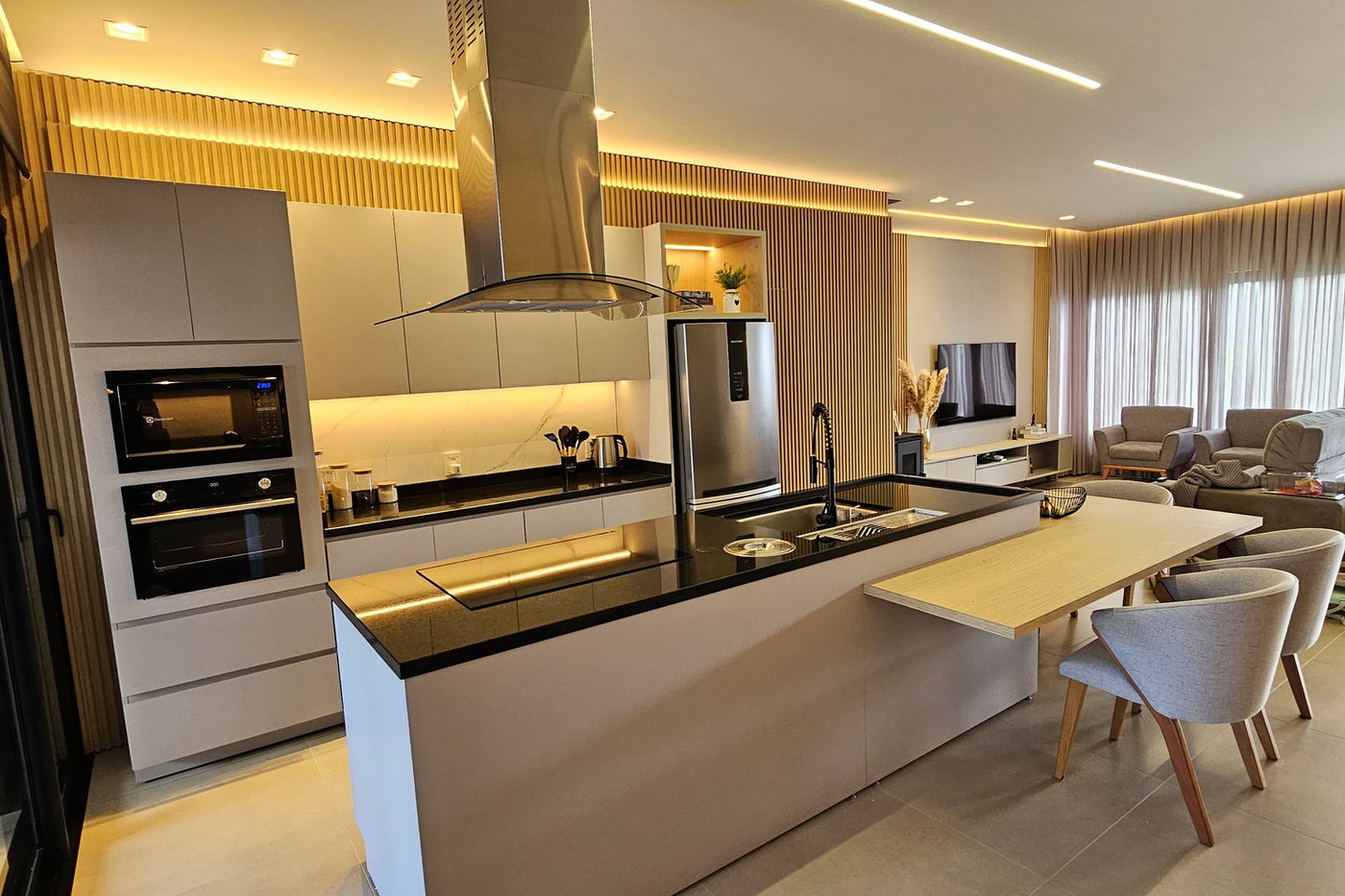 Cozinha e living integrados do acervo Demovélli